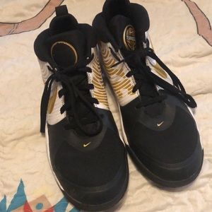 Women’s size 9 basketball shoes - Size 7y in boys.